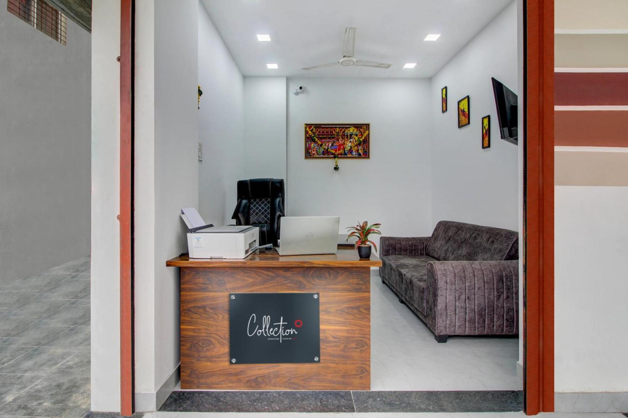 ホテル Collection O Crystal Pimpri-Chinchwad エクステリア 写真